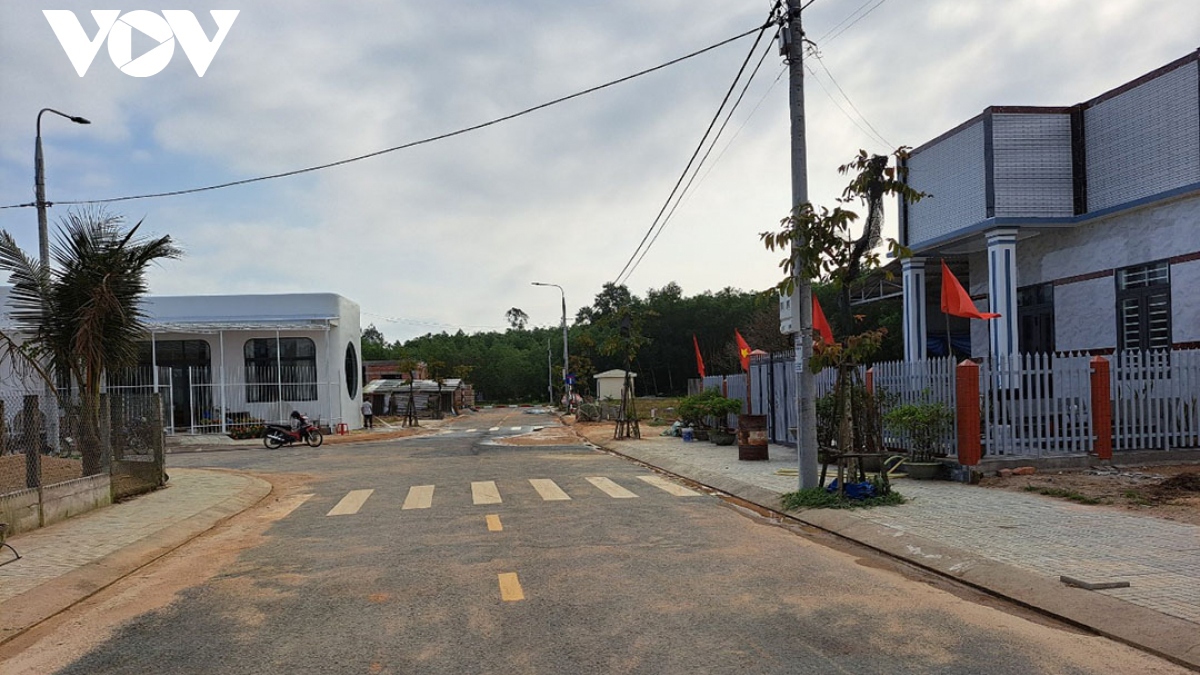 Các hộ dân đã nhận đất xây nhà tại khu tái định cư