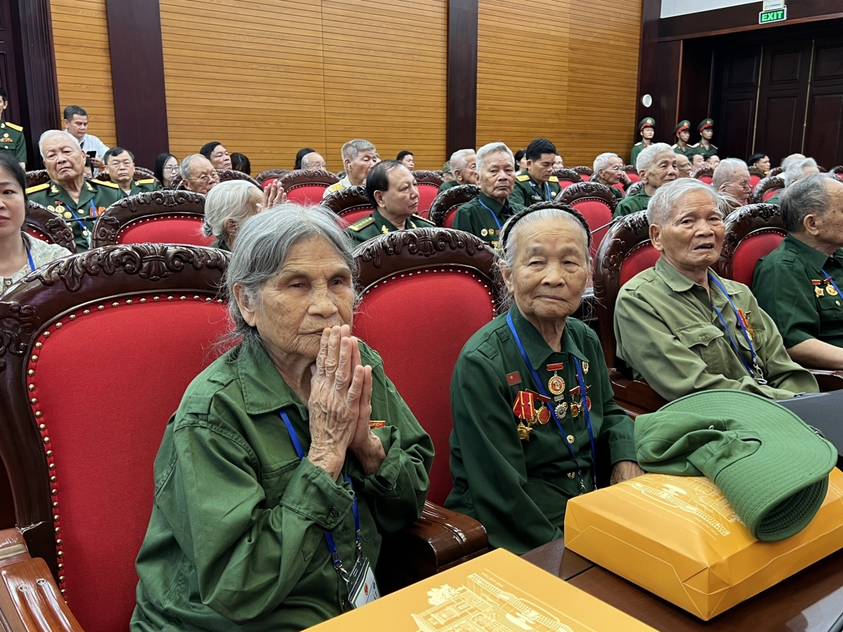 Các nữ cựu thanh niên xung phong, cựu chiến binh từng tham gia chiến dịch Điện Biên Phủ 