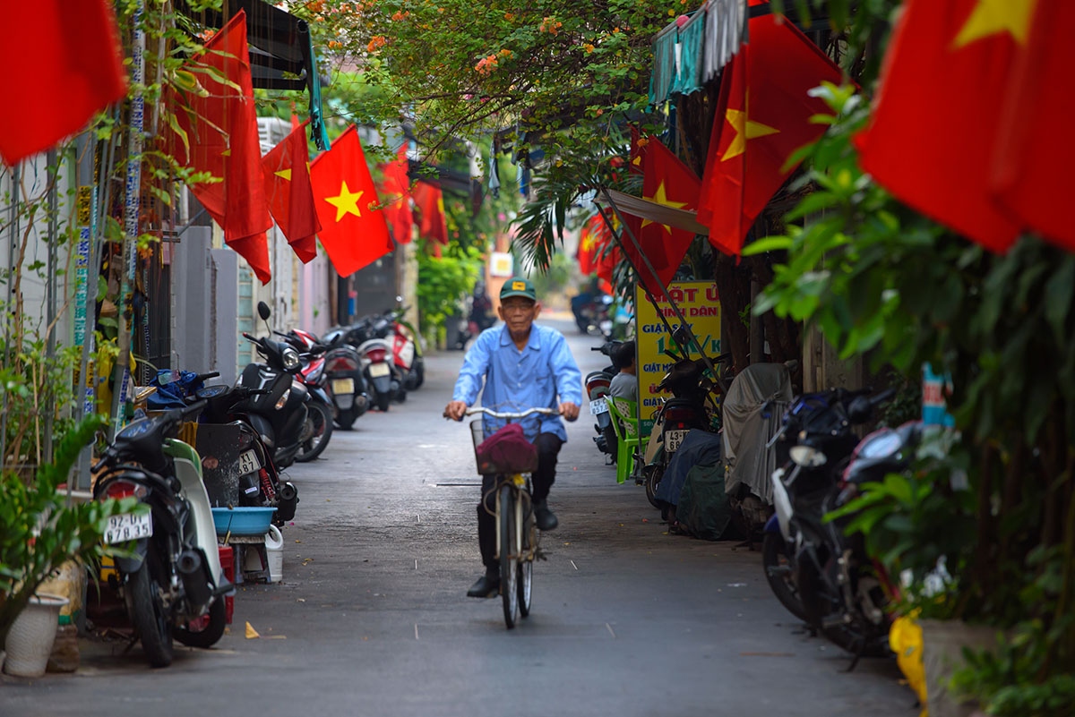 Không khí chào mừng Lễ Kỷ niệm tràn ngập mọi nẻo đường
