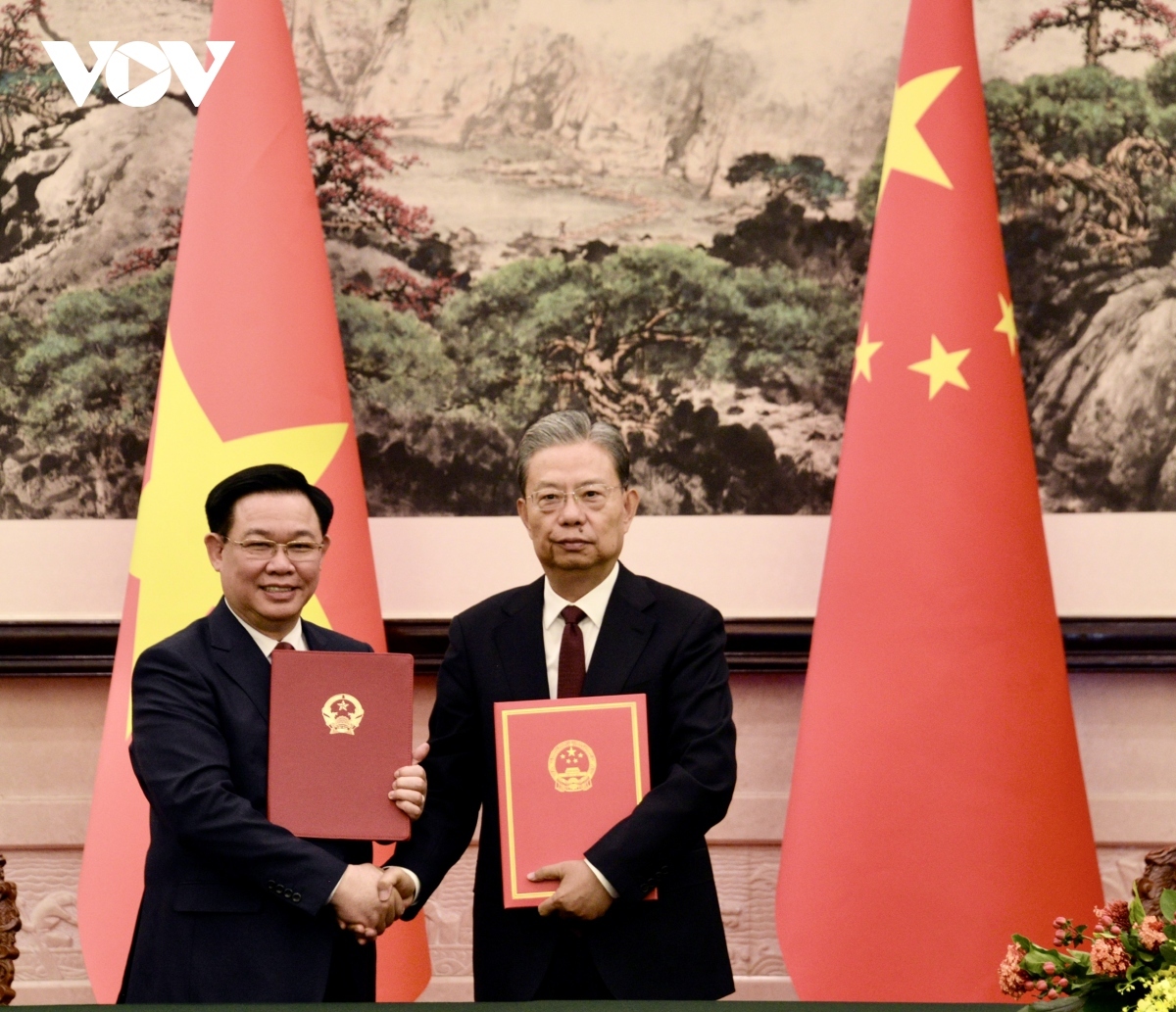Ngay sau khi kết thúc hội đàm, Chủ tịch Quốc hội Vương Đình Huệ và Ủy viên trưởng Ủy ban Thường vụ Nhân đại Trung Quốc Triệu Lạc Tế đã ký biên bản thỏa thuận hợp tác giữa Quốc hội Việt Nam và Đại hội Đại biểu nhân dân toàn quốc nước CHND Trung Hoa. Thỏa thuận có 9 điều, trong đó, đặc biệt, để nâng tầm hợp tác giữa hai cơ quan lập pháp, hai Bên nhất trí thành lập Ủy ban hợp tác giữa Quốc hội nước Cộng hòa xã hội chủ nghĩa Việt Nam với Đại hội Đại biểu Nhân dân toàn quốc nước Cộng hòa nhân dân Trung Hoa (Ủy ban hợp tác). 