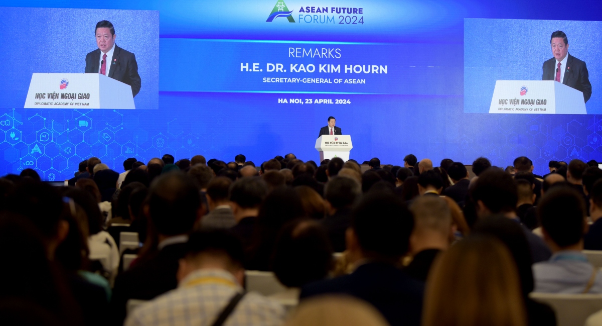 Tổng thư ký ASEAN Kao Kim Hourn bày tỏ cảm ơn nồng nhiệt nhất đối với Việt Nam vì đã tổ chức Diễn đàn tương lai ASEAN lần đầu tiên.
