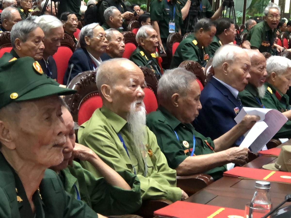 Đại biểu cựu chiến binh đều đã ở tuổi "xưa nay hiếm", từ 90 đến hơn 100 tuổi