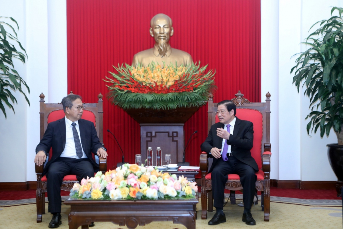 Trưởng Ban Nội chính Trung ương Phan Đình Trạc chúc mừng Đại sứ đã hoàn thành xuất sắc nhiệm kỳ công tác tại Việt Nam