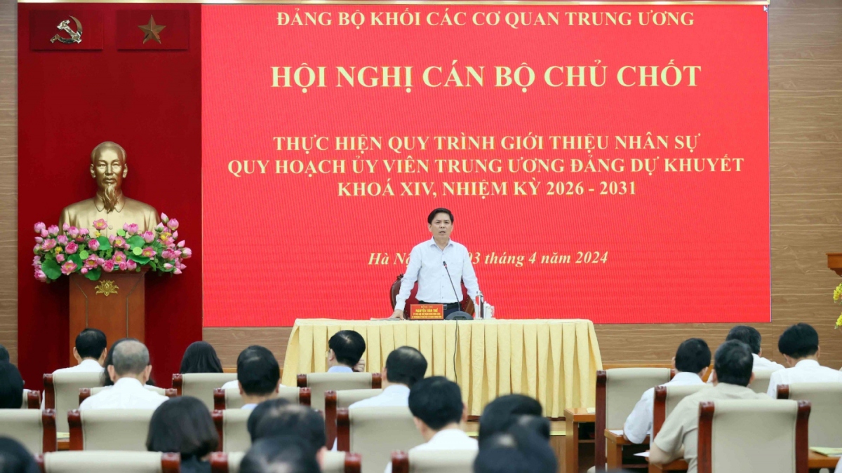 Bí thư Đảng ủy Khối các cơ quan Trung ương Nguyễn Văn Thể phát biểu tại hội nghị