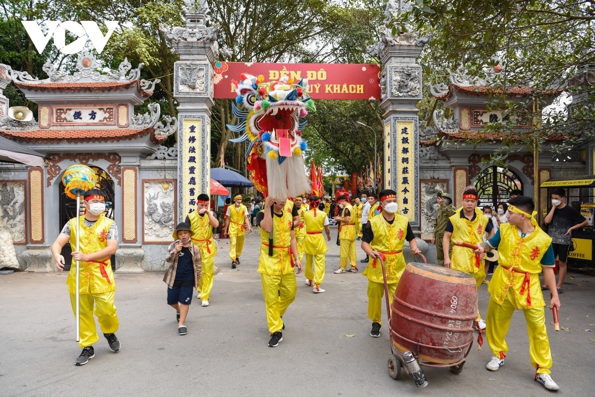 Di tích Quốc gia đặc biệt Đền Đô đón hàng nghìn lượt du khách tham quan, dâng hương tưởng nhớ công ơn các vị vua triều Lý