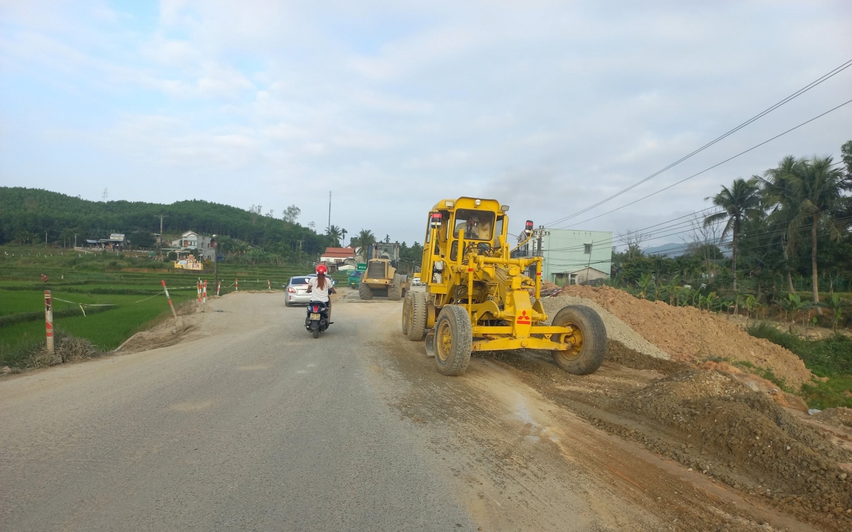 Dự án cải tạo nâng cấp Quốc lộ 14E có tổng chiều dài xây dựng khoảng 70,69 km, tổng mức đầu tư dự án hơn 1.848 tỷ đồng.