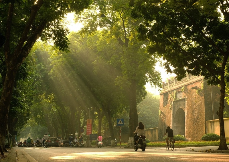 Hà Nội ngày nắng, chiều tối và đêm có mưa rào và dông