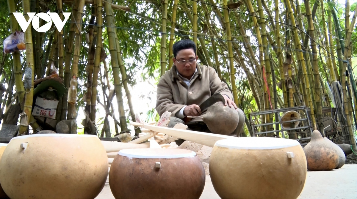 Artisan Trieu Duc Mon, 59, residing in Song Hien ward of Cao Bang city has spent over 30 years on making the Tinh instrument.