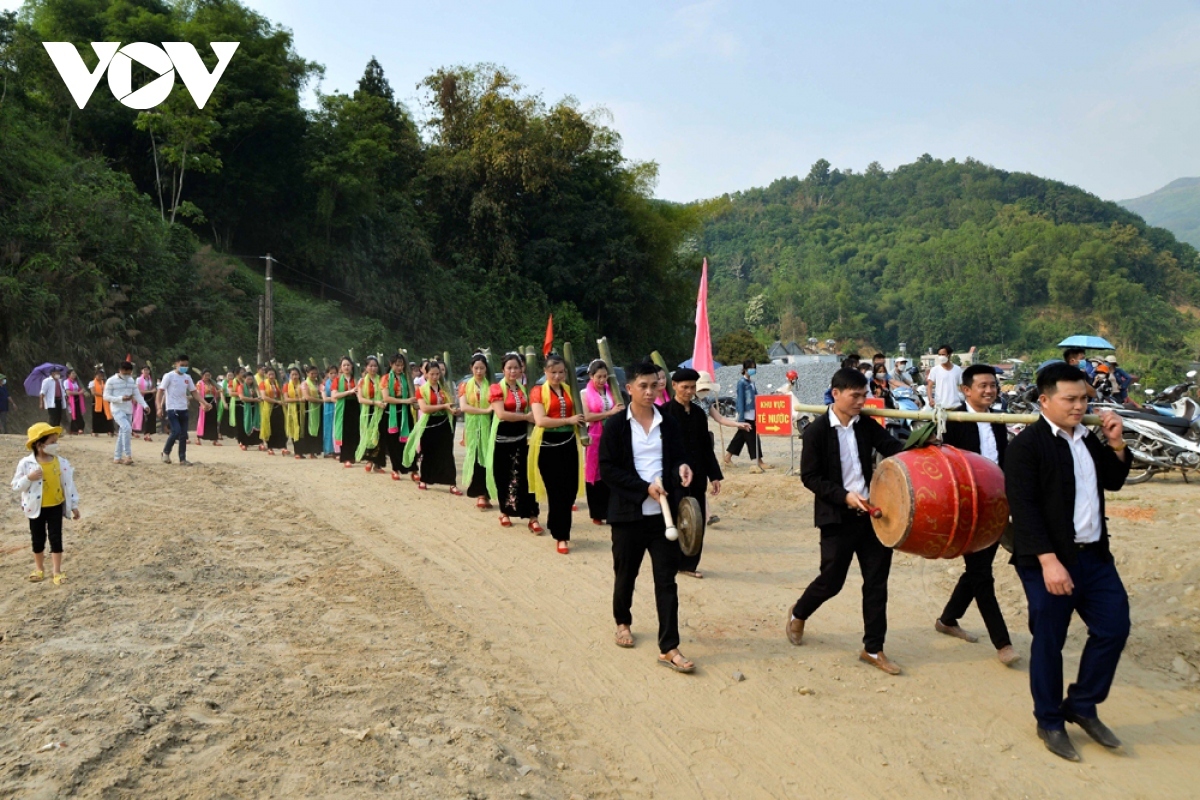 A parade takes place ahead of the ritual.