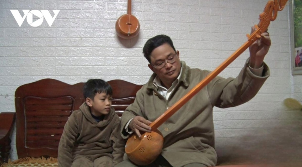 The Tinh is a signature item of the Tay culture and is an important part of Then performances, festivals, and Tay ceremonies in Cao Bang.