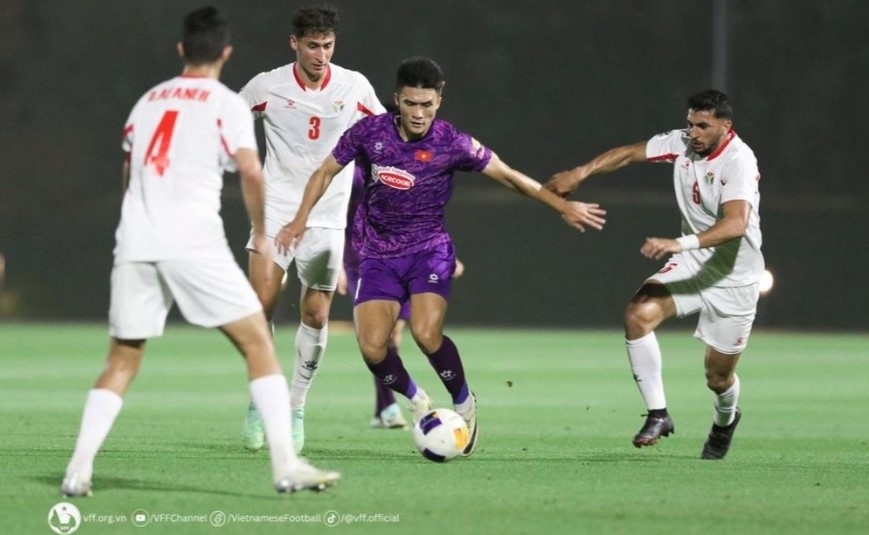 Striker Vo Nguyen Hoang misses several chances to score.