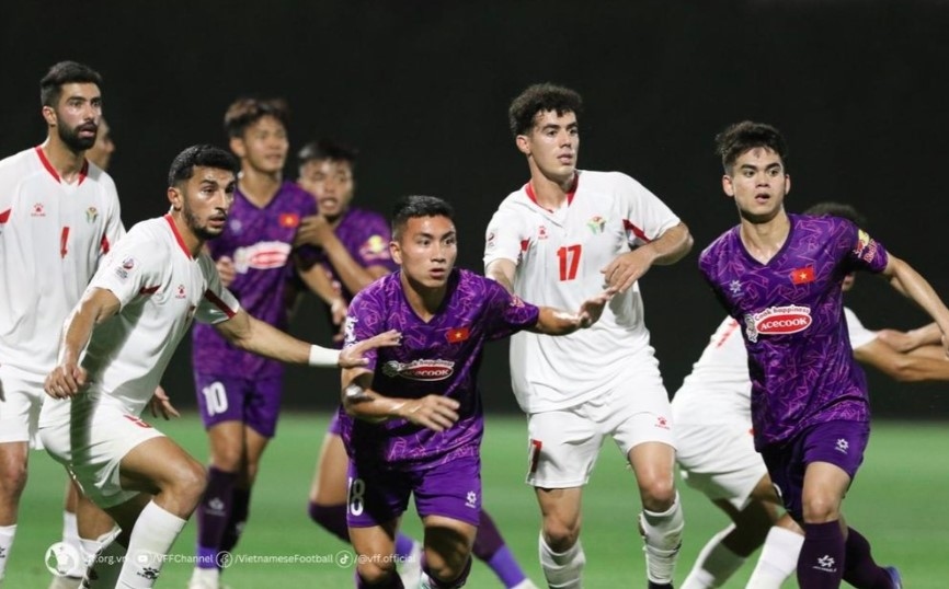 Khuat Van Khang, Nguyen Minh Quang, and Bui Vi Hao are among the footballers to play during the second half.