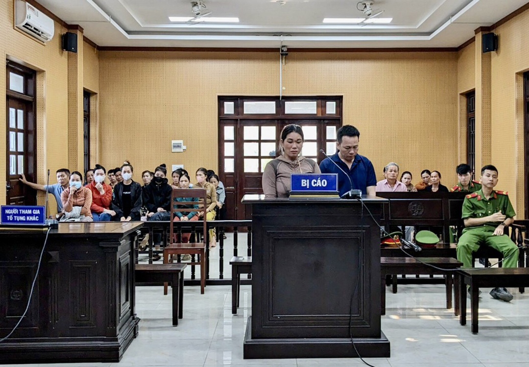 Hai bị cáo tại Tòa 