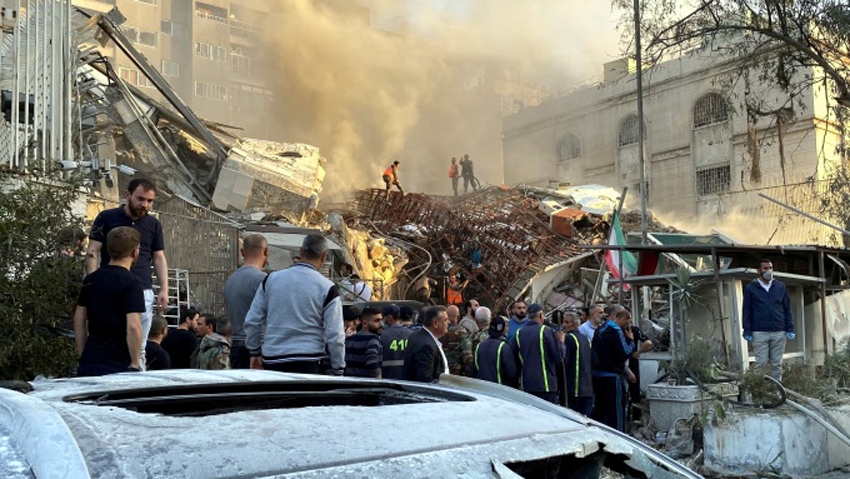 Hiện trường khu vực Đại sứ quán Iran tại Syria bị tập kích vào ngày 1/4 - Ảnh: Reuters