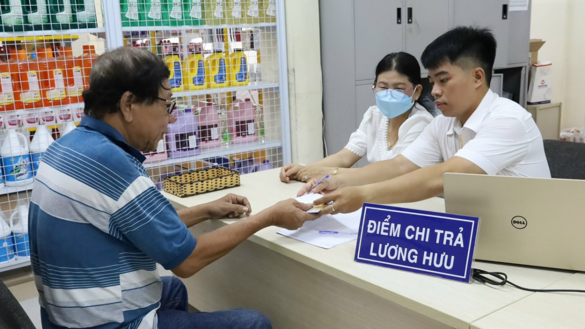 Khuyến khích người dân nhận lương hưu, trợ cấp BHXH qua phương thức không dùng tiền mặt