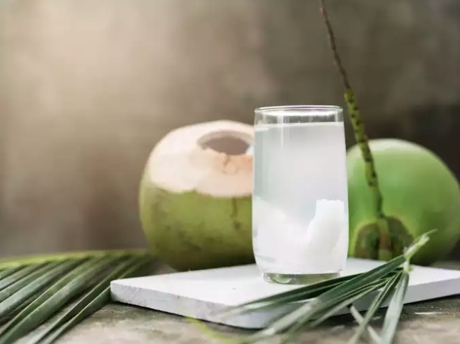 Tăng cường năng lượng: Nước dừa rất giàu khoáng chất, chất điện giải và chất chống oxy hóa giúp tăng mức năng lượng của bạn ngay lập tức.
