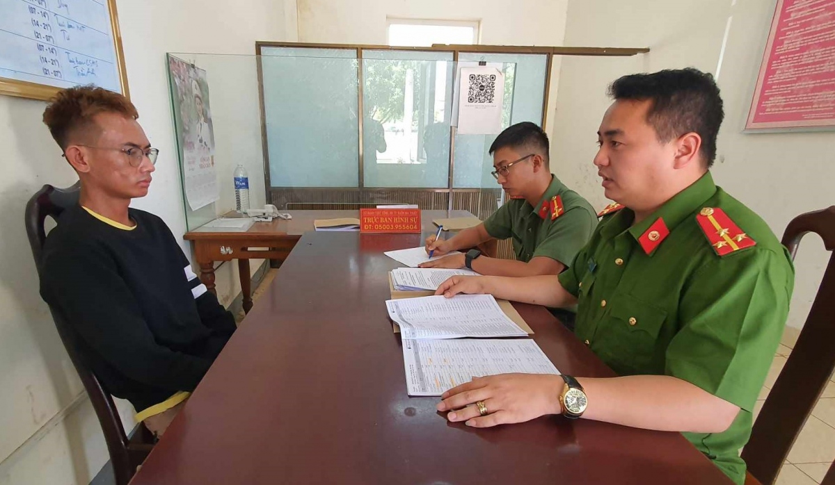 Nguyễn Văn Khởi tại cơ quan công an.