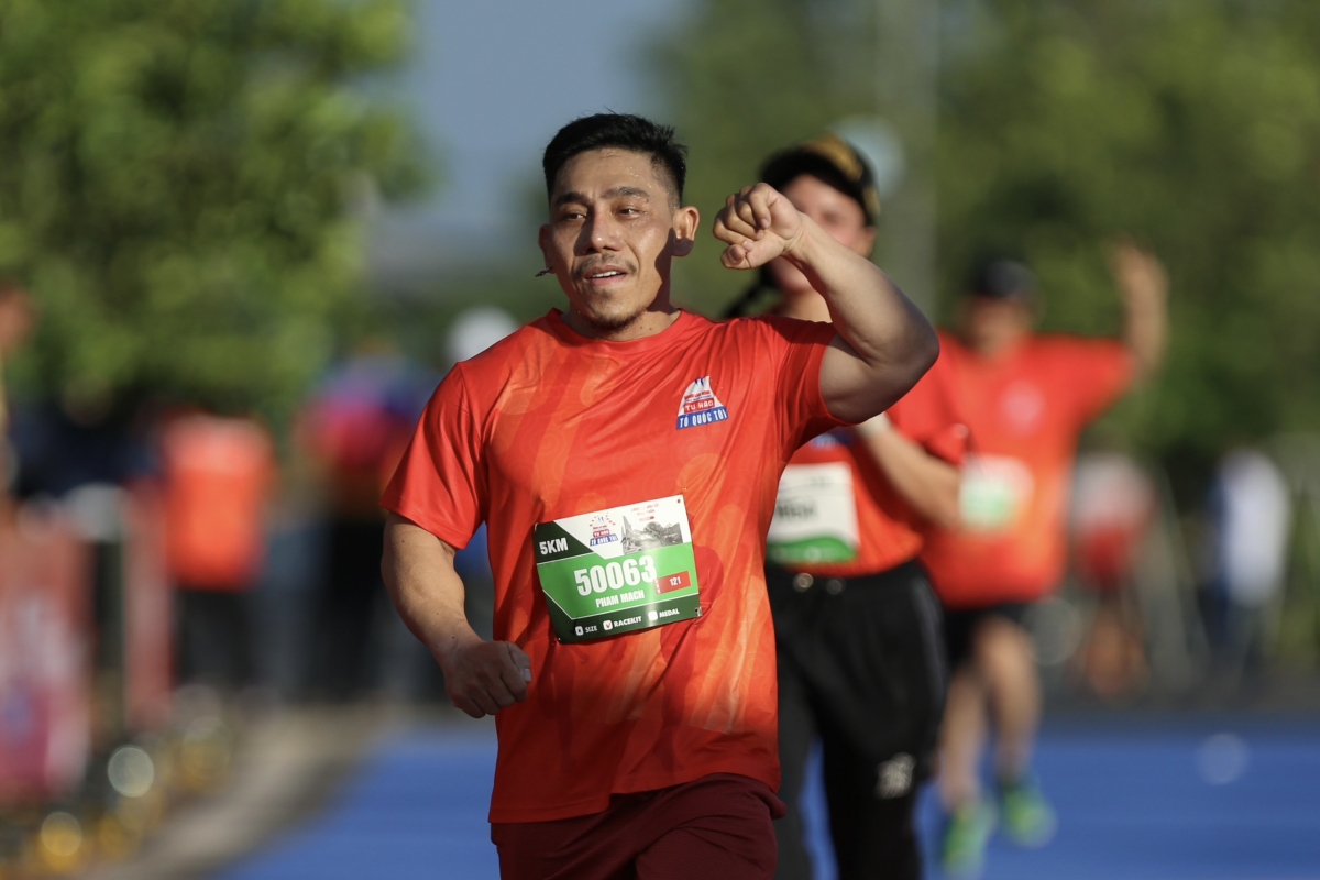 Lực sỹ thể hình Phạm Văn Mách. 