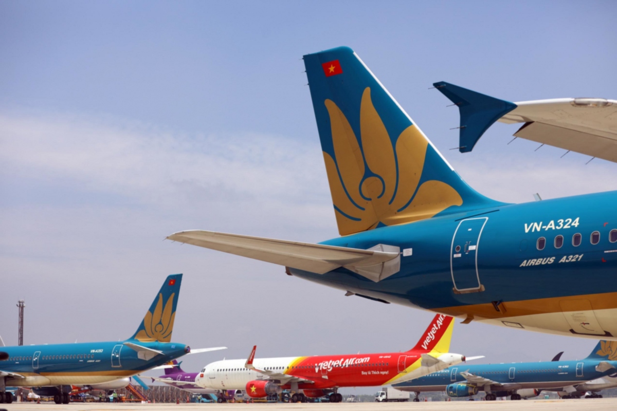 Các hãng hàng không Việt Nam được đề nghị xem xét, bổ sung ngay tải cung ứng trên các đường bay nội địa từ Hà Nội và TP.HCM đến các địa phương vào ngày 27/4 và từ các địa phương về Hà Nội và TP.HCM ngày 1/5 