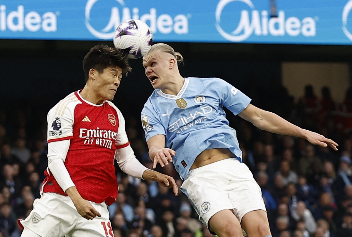 Các cầu thủ Man City khởi động trước trận đấu. (Ảnh: Reuters). 