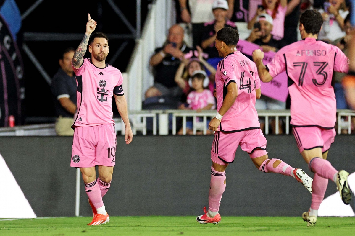 Messi ghi bàn trong ngày tái xuất sau chấn thương. (Ảnh: Reuters)