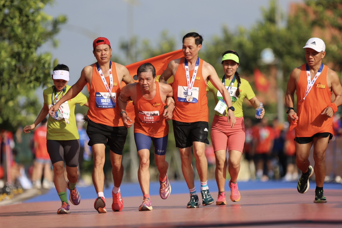 Một hình ảnh đẹp trên đường chạy.