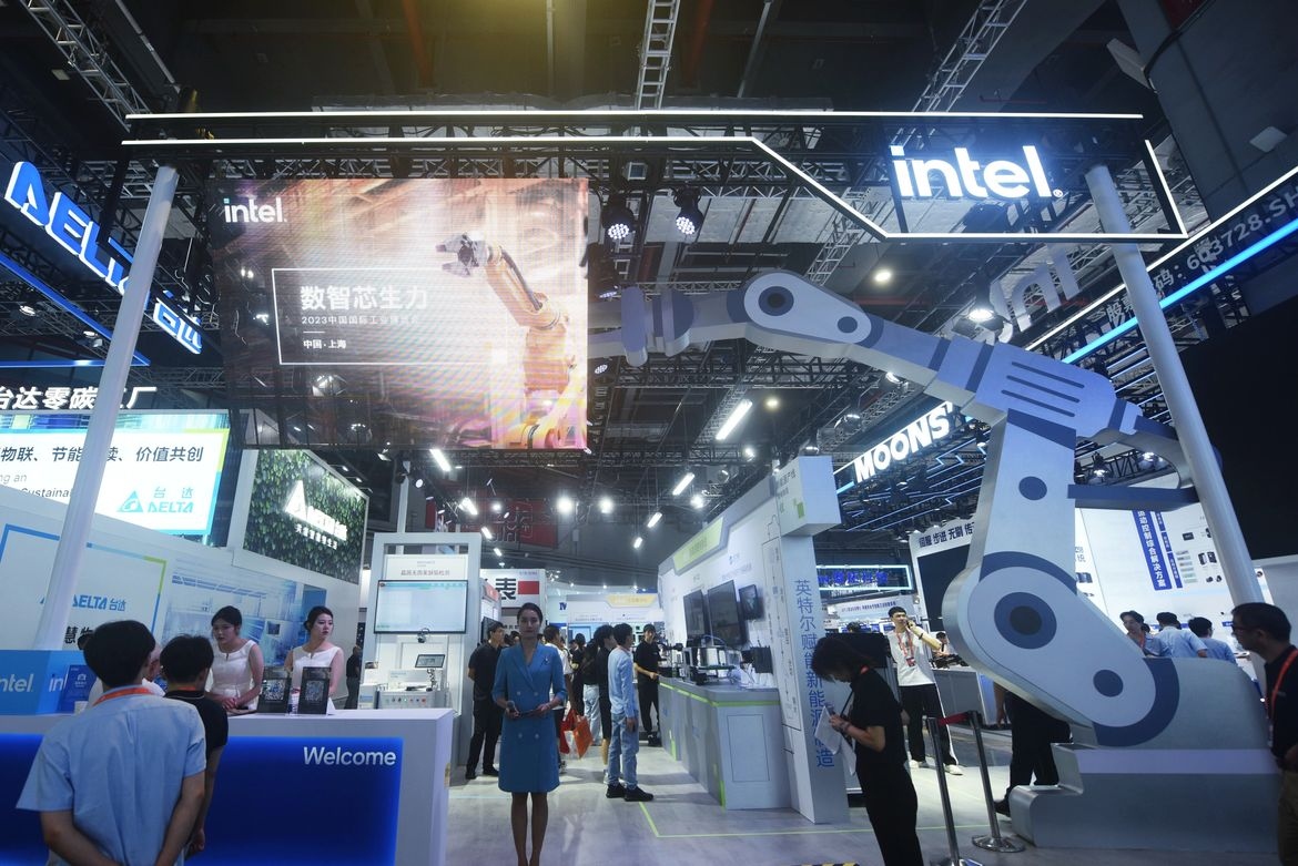 Trung Quốc là thị trường lớn nhất của Intel, đóng góp 27% doanh thu năm 2023 (Ảnh: Zuma Press)