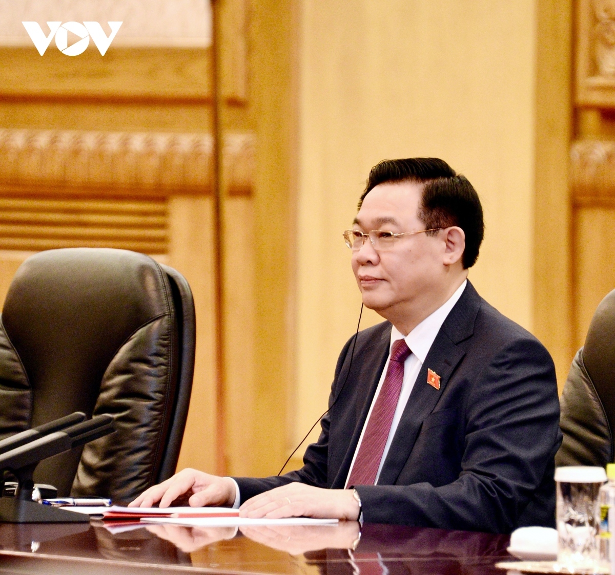 Top Vietnamese legislator arrived in Beijing on April 7 afternoon, beginning a six-day official visit to China. This is the first visit to China by Hue in his capacity as Chairman of the National Assembly, and also the first visit to China by a Chairman of the National Assembly of Vietnam in five years.