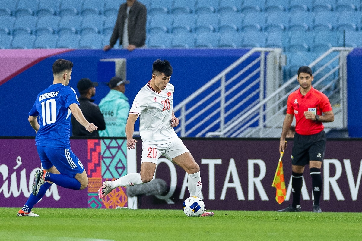 Nguyễn Ngọc Thắng phải nghỉ hết vòng bảng U23 châu Á 2024 sau khi nhận thẻ đỏ ở trận gặp Kuwait. (Ảnh: AFC). 