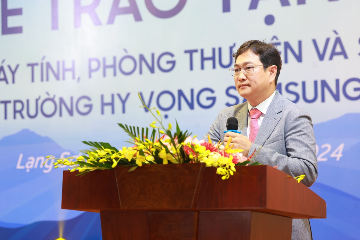 Ông Kim Yong Sup - Phó Tổng Giám đốc phụ trách Đối ngoại, Tổ hợp Samsung Việt Nam phát biểu tại sự kiện
