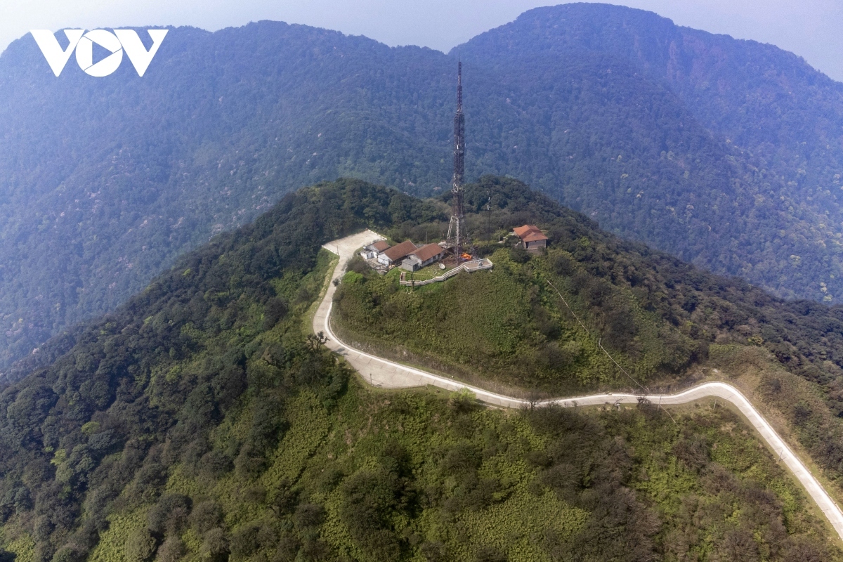 Located roughly 70km far from the centre of Cao Bang city, Phia Oac peak is widely considered to be the western roof of Cao Bang province.