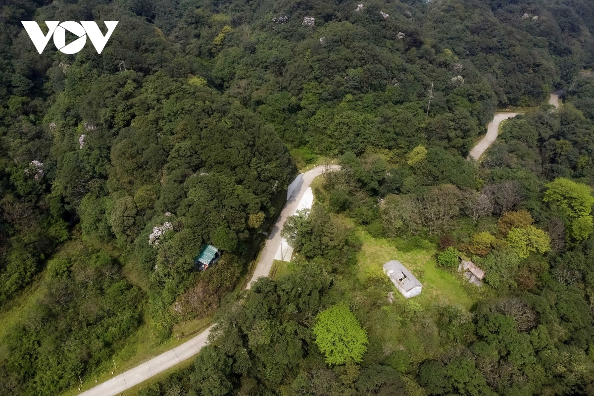The park preserves a virgin forest ecosystem in the high mountains and is home to nearly 2,000 species of rare animals and plants, boasting many species listed in the world Red Book.