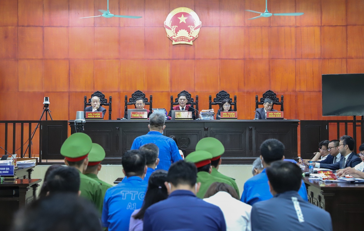 Phiên tòa tiến hành phần tranh tụng trong sáng 11/4