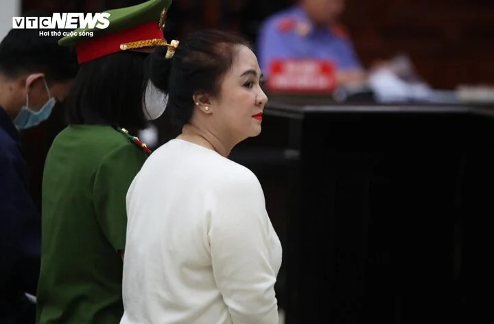 Nguyễn Phương Hằng tại phiên tòa.