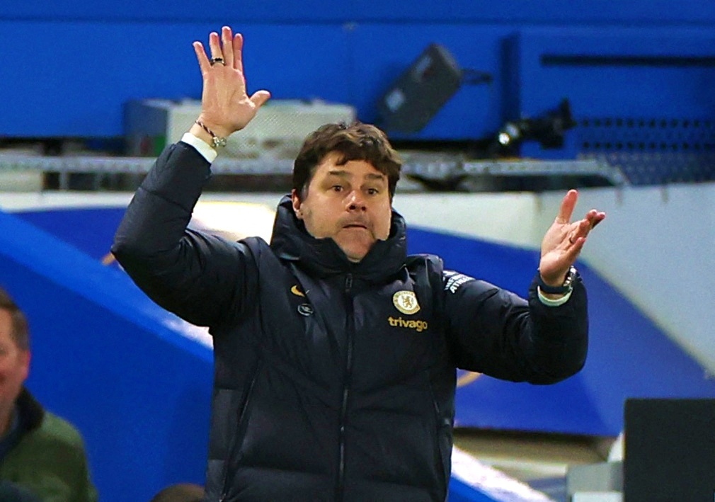 HLV Pochettino ngán ngẩm với hành động của học trò. (Ảnh: Reuters)