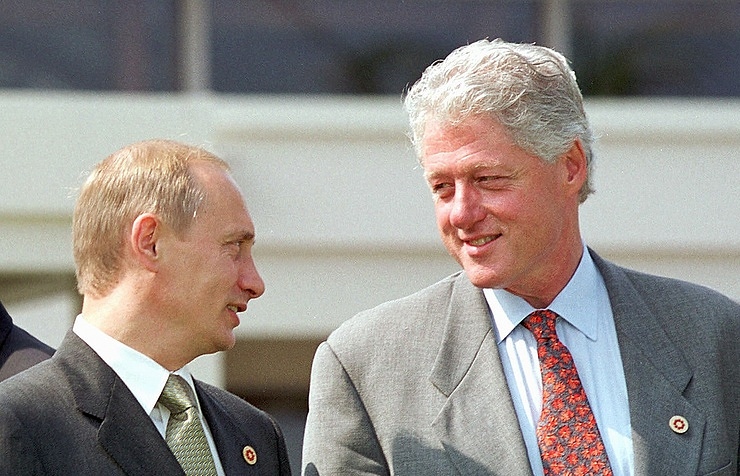 Tổng thống Nga Vladimir Putin và Tổng thống Mỹ Bill Clinton. Ảnh tư liệu: Sputnik