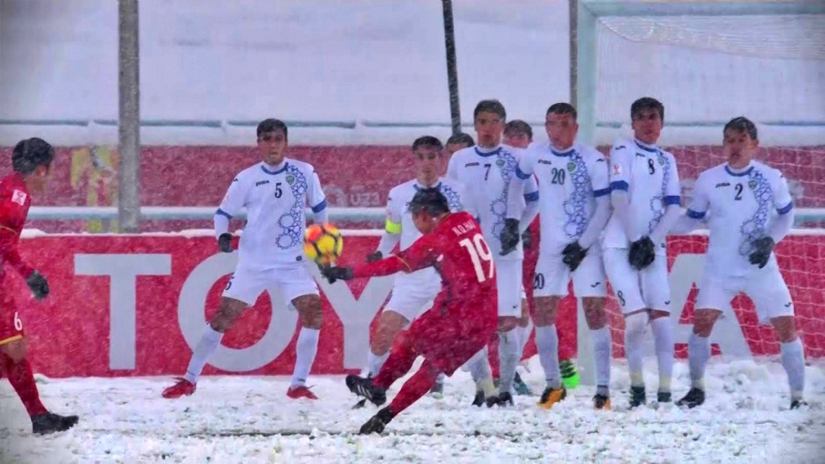 Quang Hải ghi siêu phẩm vào lưới U23 Uzbkistan vào năm 2018 (Ảnh: AFC).