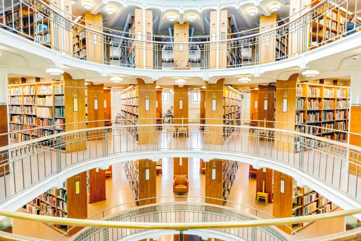 Thư viện Quốc gia Phần Lan tại thủ đô Helsinki, đang lưu trữ khoảng 3 triệu cuốn sách. Tòa nhà chính được thiết kế vào đầu thế kỷ 19, lấy cảm hứng từ chủ nghĩa cổ điển.