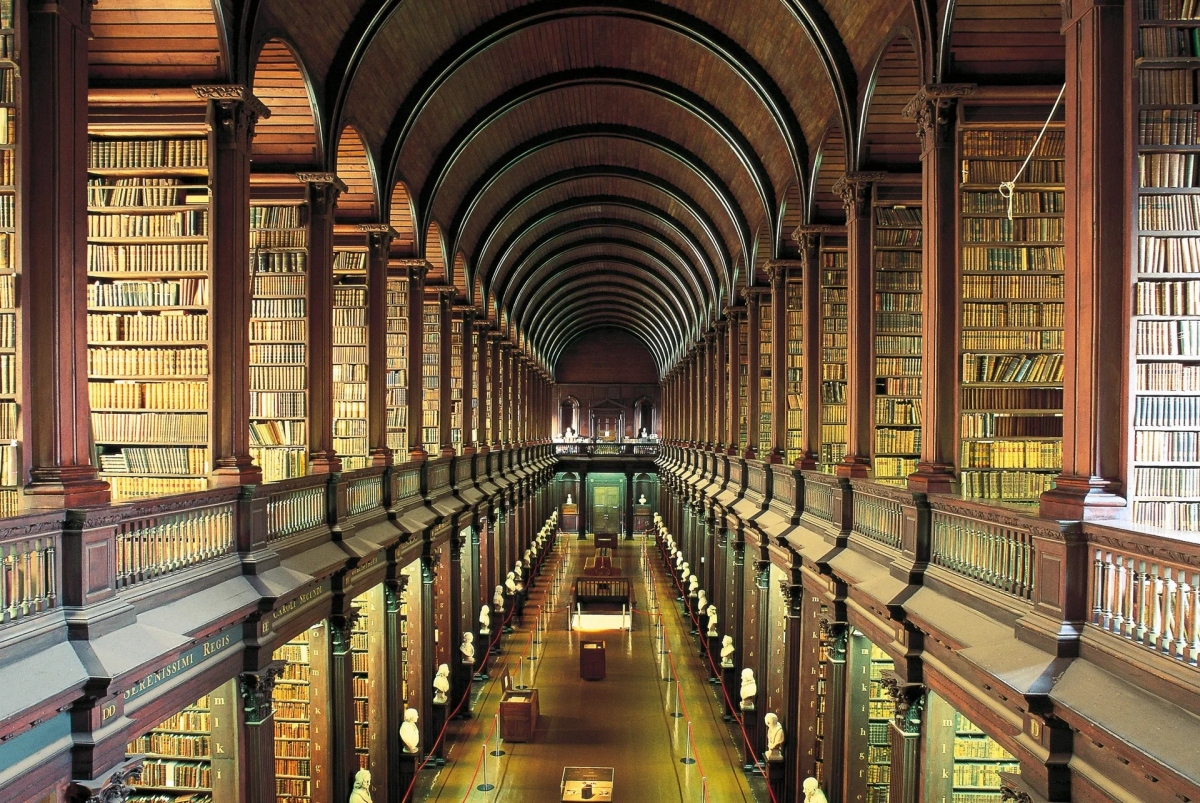 Thư viện Đại học Trinity, Dublin (Ireland) sở hữu một thư phòng rộng lớn với các mái vòm và hành lang dài khoảng 60m. Nơi này chứa khoảng 200.000 cuốn sách, trong đó có những bản thảo quý giá có từ thế kỷ thứ 9.