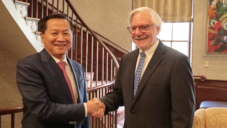 Phó Thủ tướng Lê Minh Khái và Giáo sư David Golan, Hiệu trường Trường Đại học Y Harvard