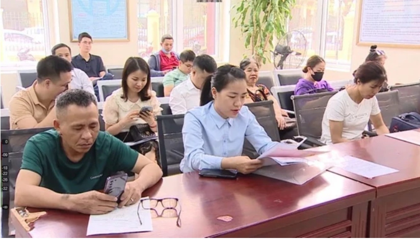 Văn phòng Đăng ký đất đai Hà Nội đã kịp thời có chỉ đạo tăng cường các biện pháp tiếp nhận, giải quyết thủ tục hành chính. (Ảnh: TTXVN)