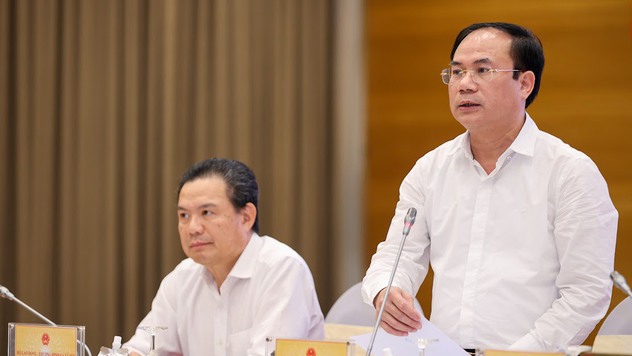 Thứ trưởng Bộ Xây dựng Nguyễn Văn Sinh chia sẻ tại buổi họp báo Chính phủ thường kỳ tháng 3/2024 (Ảnh: VGP)