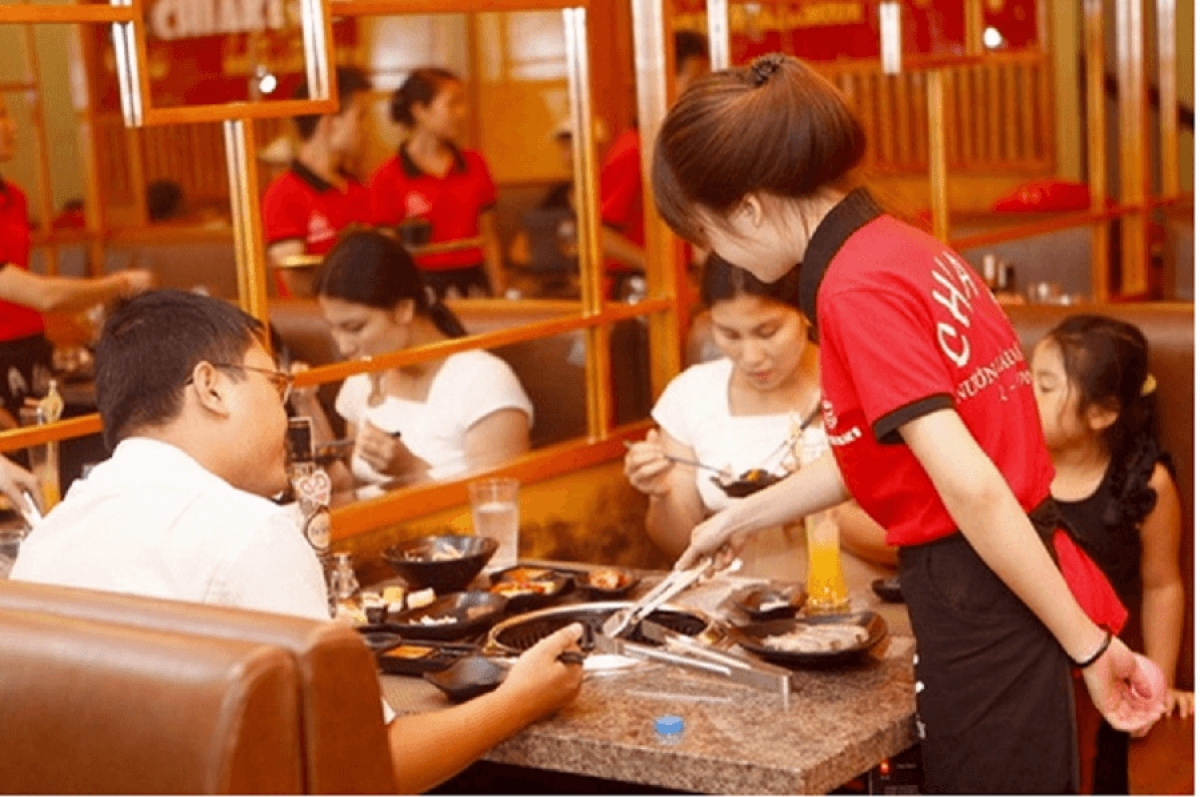 Phần lớn sinh viên tìm kiếm công việc làm thêm để có thêm đảm bảo chi phí sinh hoạt (Ảnh minh họa)
