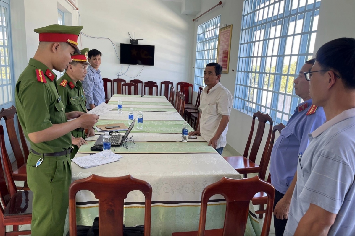 Thi hành lệnh bắt tạm giam đối với Nguyễn Minh Phúc