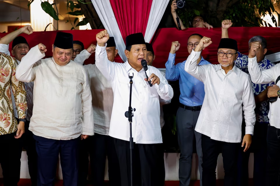 Ông Prabowo Subianto (giữa) đã giành chiến thắng trong cuộc bầu cử Tổng thống Indonesia 2024. Ảnh: Reuters.