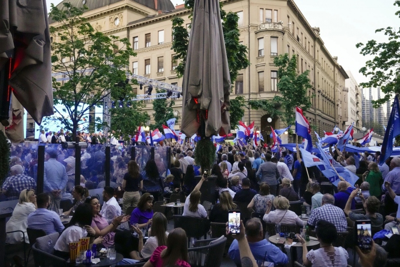 Cuộc diễu hành của những người ủng hộ Liên minh Dân chủ Croatia (HDZ). Ảnh: Reuters