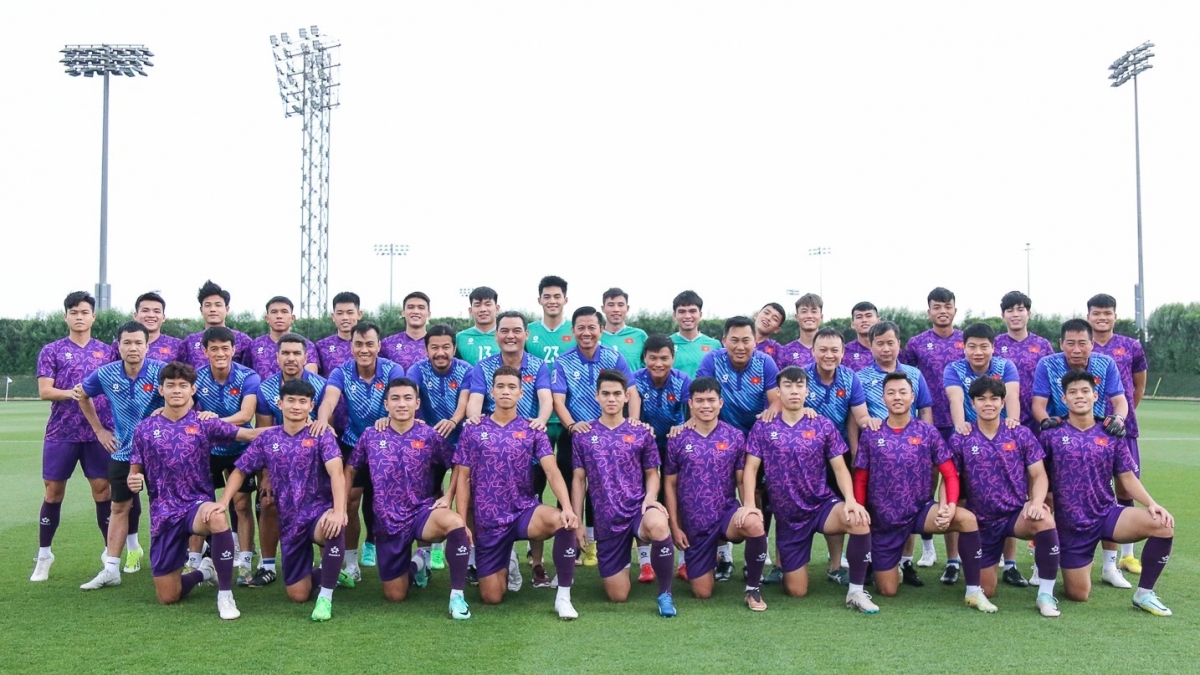 Ban huấn luyện và 23 cầu thủ U23 Việt Nam tham dự VCK U23 châu Á 2024. (Ảnh: VFF)