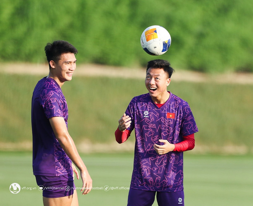Không khí tập luyện của U23 Việt Nam trở lên hứng khởi hơn sau 2 chiến thắng. (Ảnh: VFF)