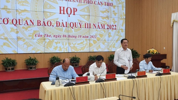 Một buổi họp báo định kỳ của UBND TP Cần Thơ. Ảnh: LÊ DÂN