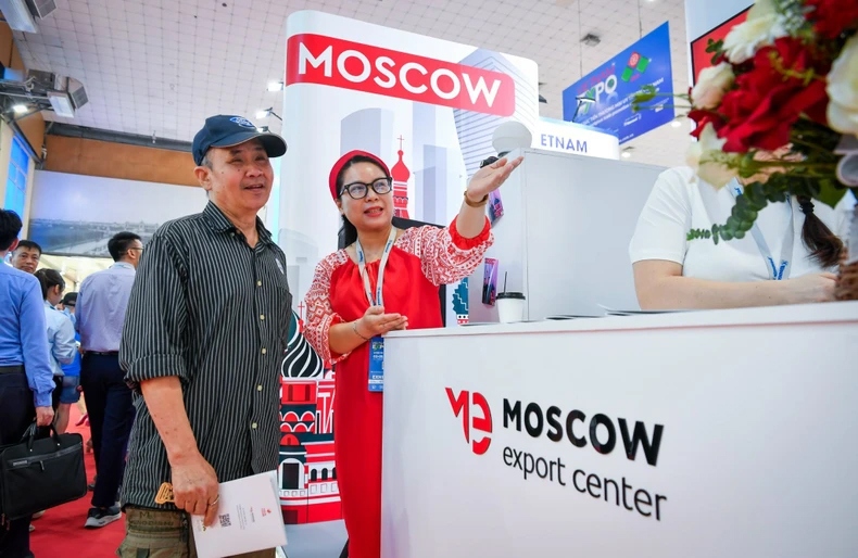 Với sự hỗ trợ của Trung tâm Xuất khẩu Moscow, hơn 100 doanh nghiệp đã tham gia đàm phán với các đối tác từ Việt Nam, và việc mở gian hàng Made in Moscow tại Vietnam Expo đã đánh dấu một cột mốc mới trong việ thúc đẩy quan hệ các doanh nghiệp Nga và Việt Nam